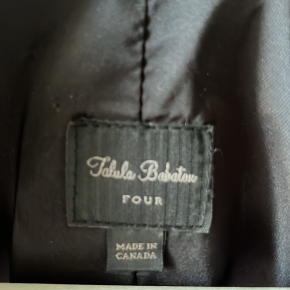 TALULA BABATON BLAZER Fitted size 4. Grey with 3 pockets. 2 button waist - Picture 2 of 6